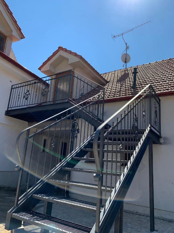 Apartmany In Veritas Mikulov Exterior photo