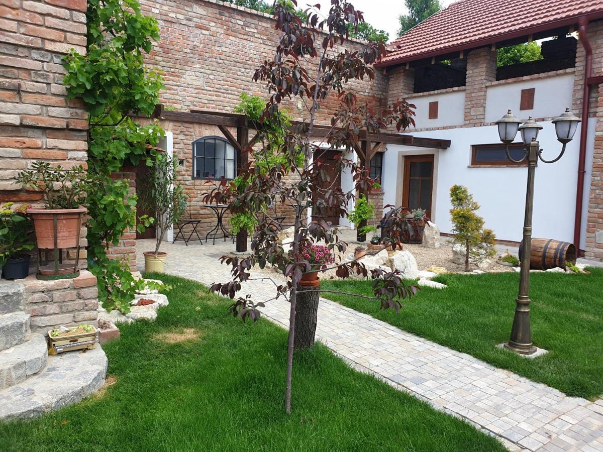 Apartmany In Veritas Mikulov Exterior photo