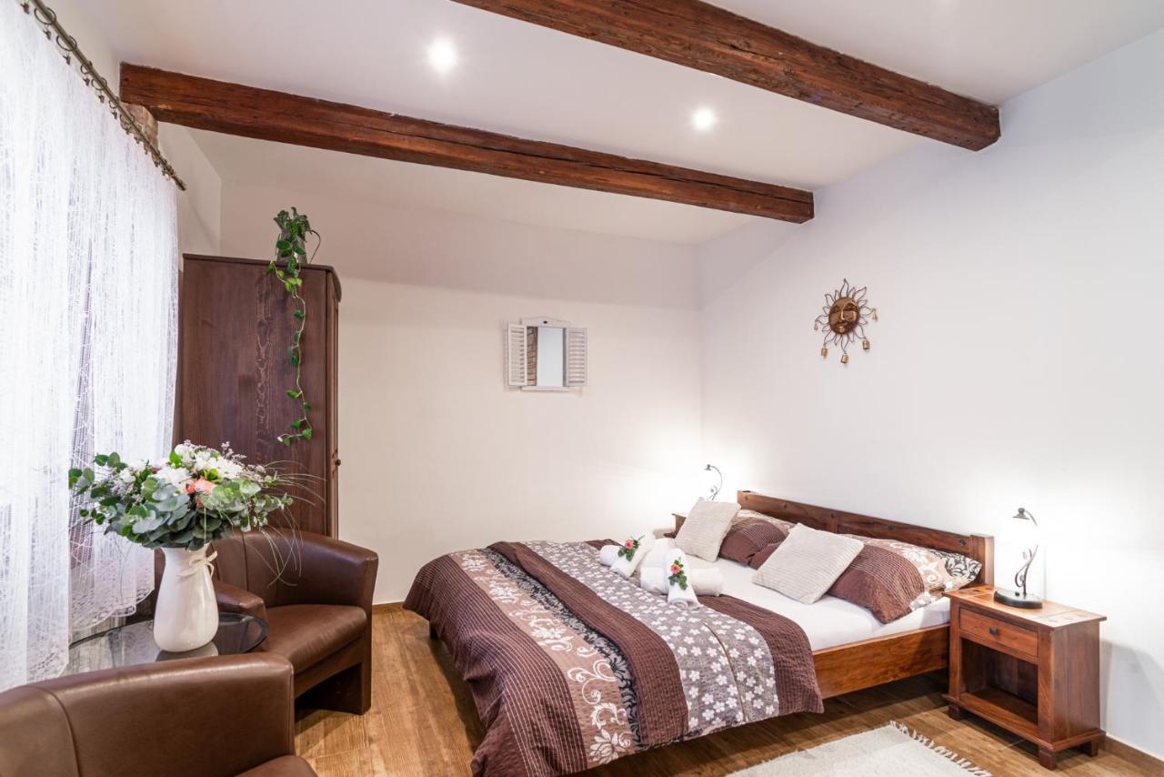 Apartmany In Veritas Mikulov Exterior photo
